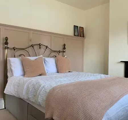 Croft - Quiet Residential Area Only 5 Min Walk From The Dom wakacyjny *