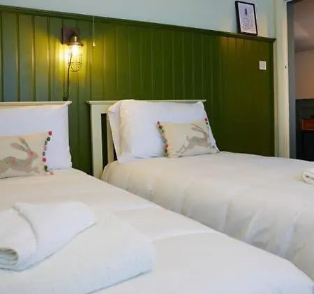 Croft - Quiet Residential Area Only 5 Min Walk From The Casa de Férias *