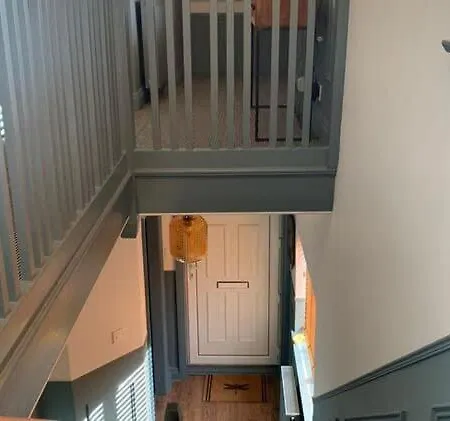 Croft - Quiet Residential Area Only 5 Min Walk From The * ファイリー